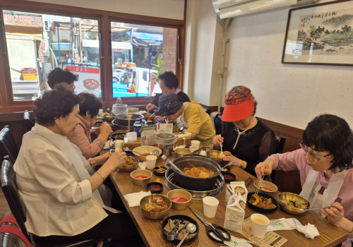 재가노인지원서비스센터 이웃동아리 자조모임 1회기 '울산대공원 장미축제'