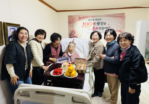 "함께여서 더 행복한 날" 100세 어르신 생신잔치